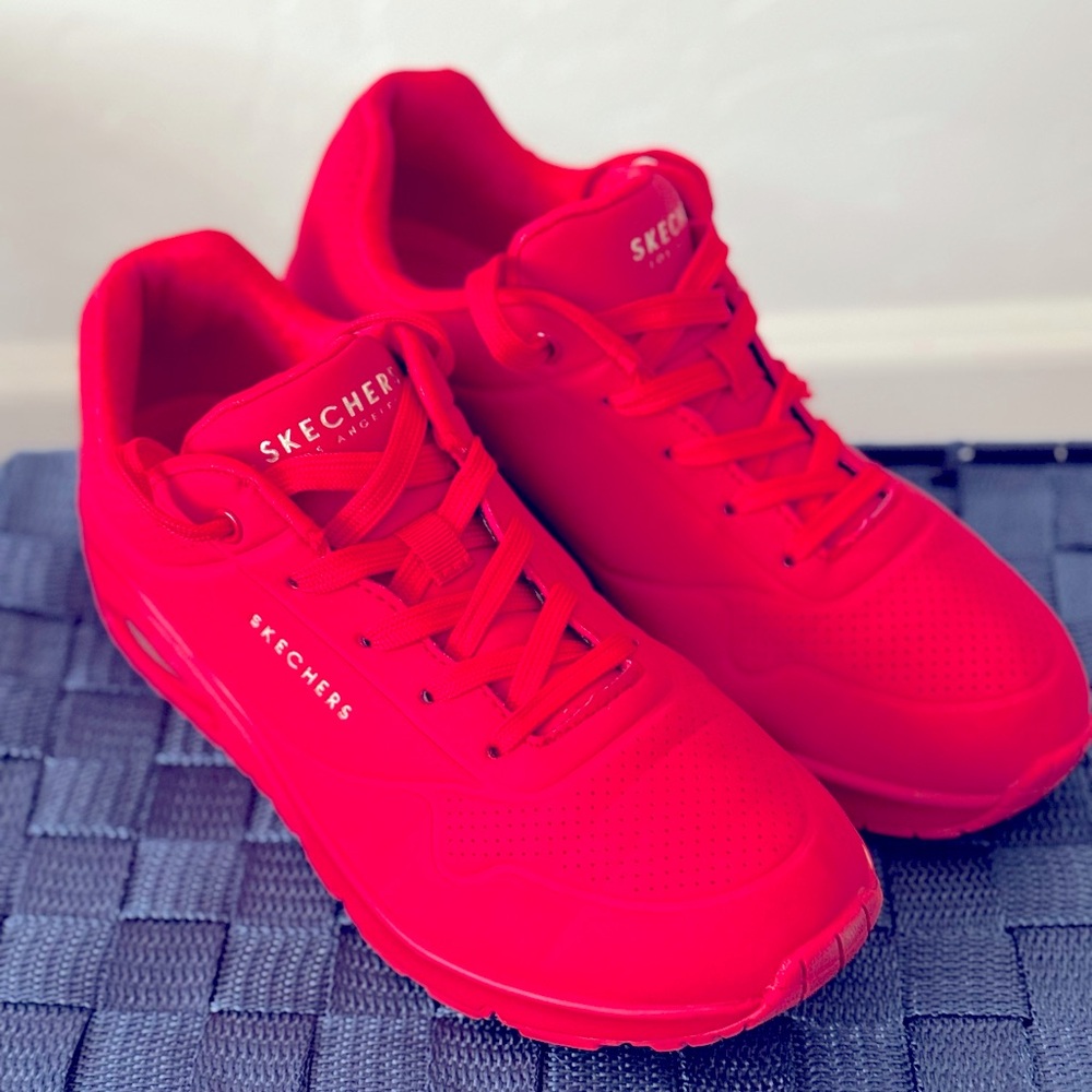 Sketchers uno in all red
